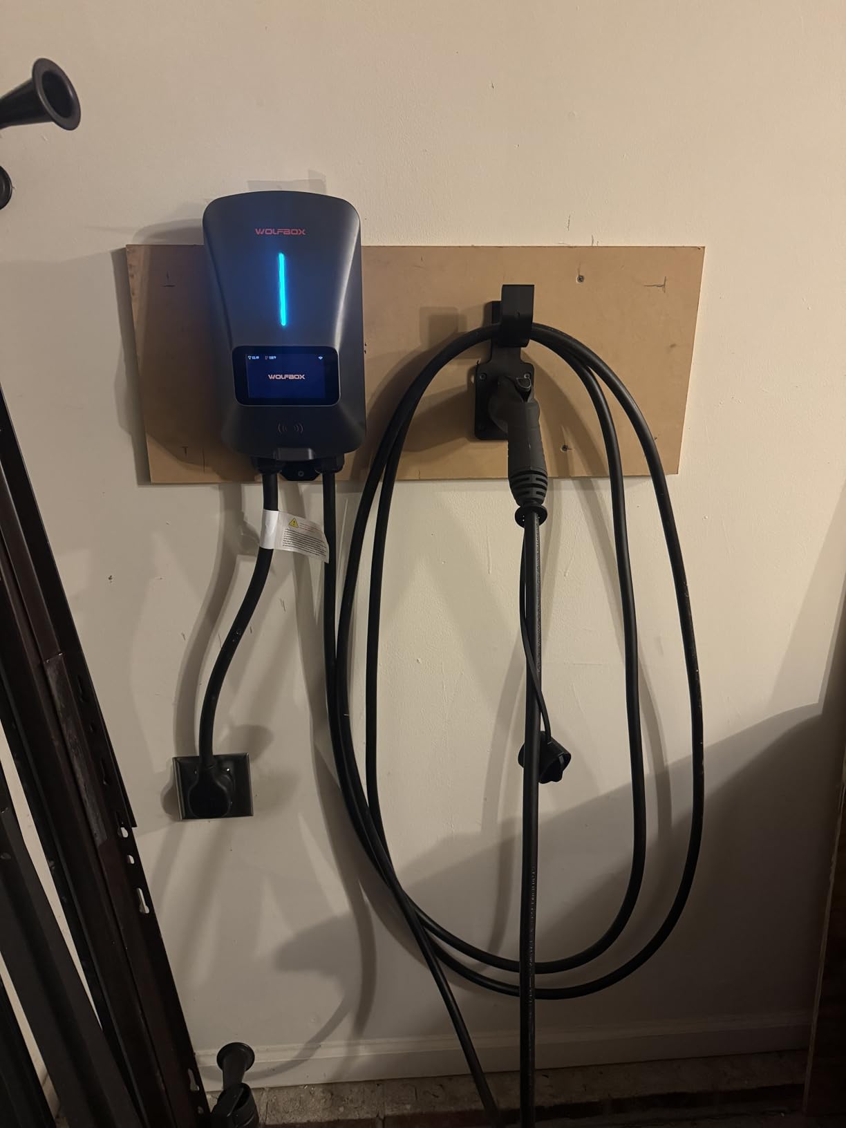 WOLFBOX Level 2 EV Charger 40amp - NEMA 14-50 EVSE with J1772 Connector - CSA Certified Wall Home EV Charger - 25FT Cable, Outdoor/Indoor, RFID Card, WiFi Enabled, 240V Electric Vehicle Charging Station customer photo 1