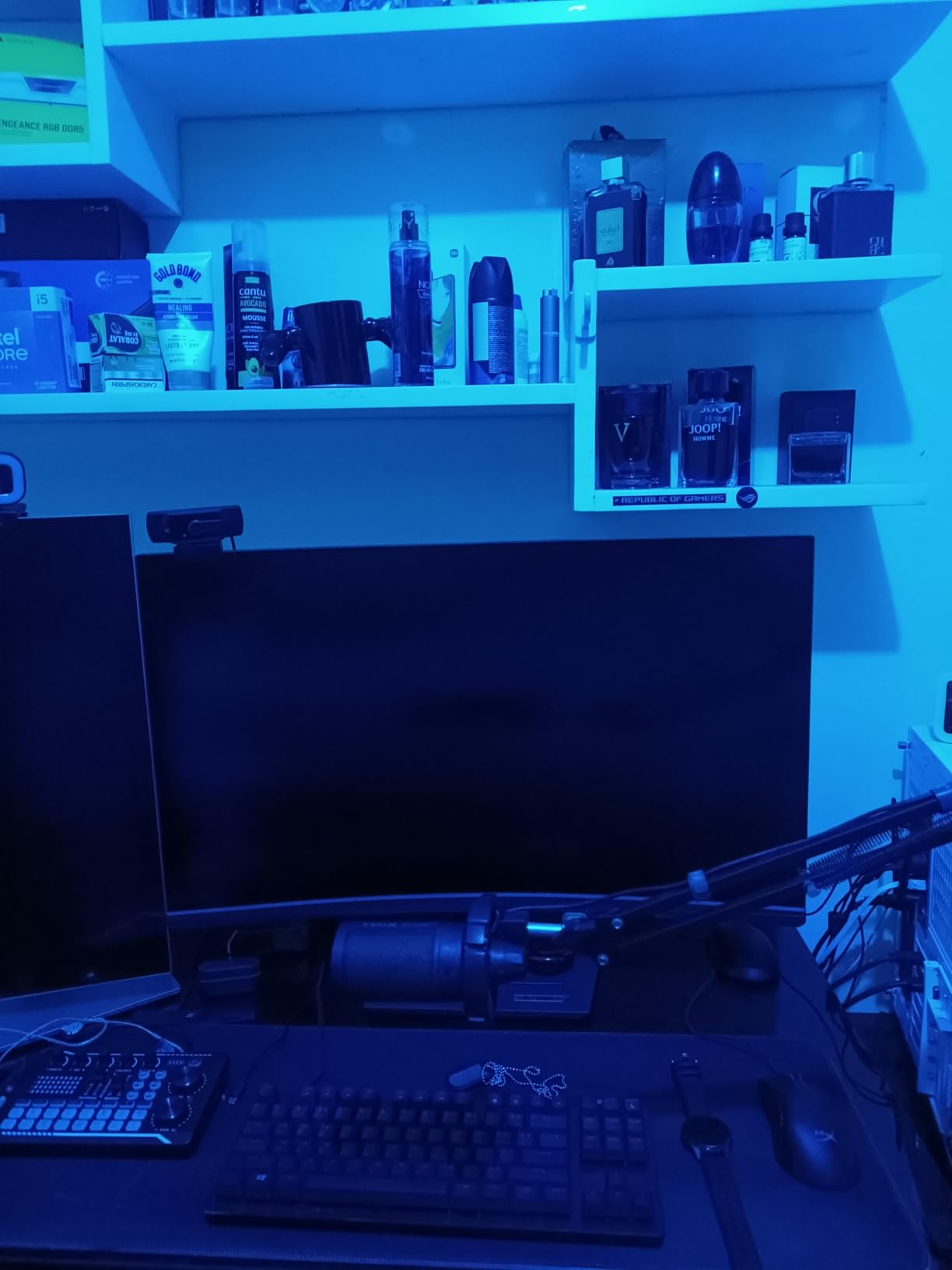 ROG XG32WCS 32 Inch 1440p 180Hz Curved Gaming Monitor | 1ms, ELMB Sync, Tripod Socket, Fast VA, AI technology, FreeSync, DisplayWidget Center, for PS5 and Xbox customer photo 1