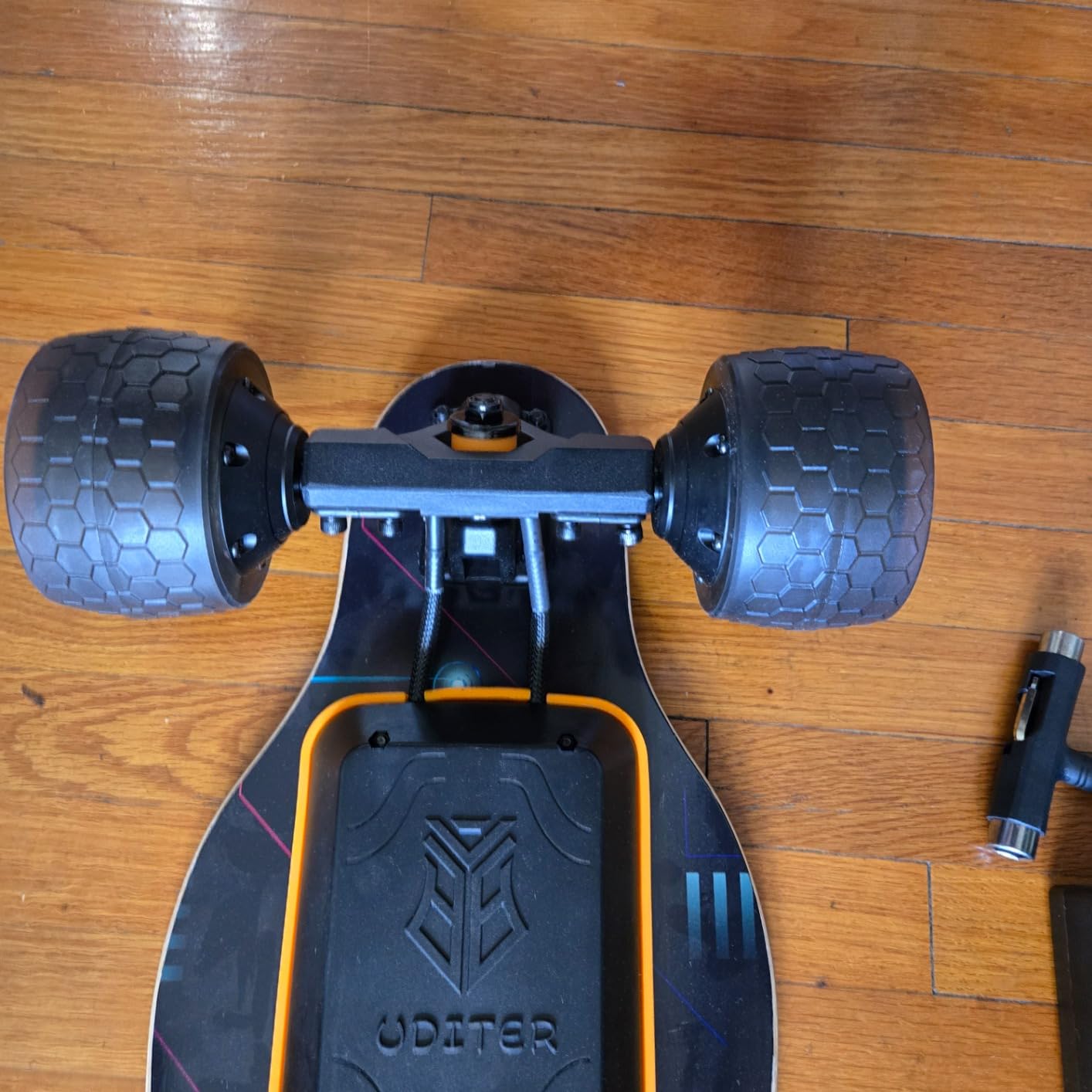 S3/Pixel/Mini Electric Skateboard, Full-Screen Deck & Swap-Battery | 24/12 Miles Max Range, Dual 600W Hub-Motors with 4 modes, 105*65mm PU Wheels, Smooth Braking, 330lb Max Load, UL-Certified customer photo 2