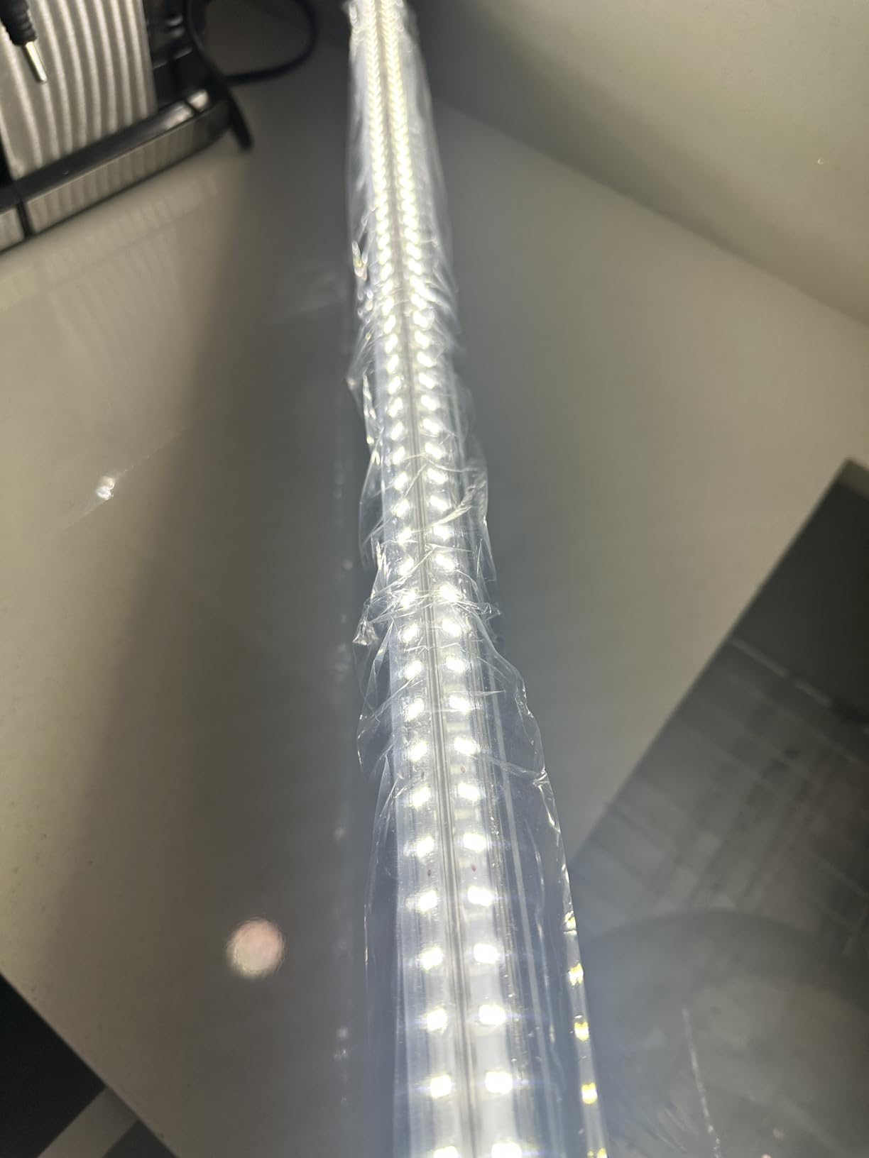XLNYUUI Led Shop Lights, 4FT LED Light 50W 6500K 7000LM Daylight, Led Garage Light, Linkable Clear Cover Integrated V-Shape for Garage Warehouse Workbench Workshop (4-Pack) customer photo 1