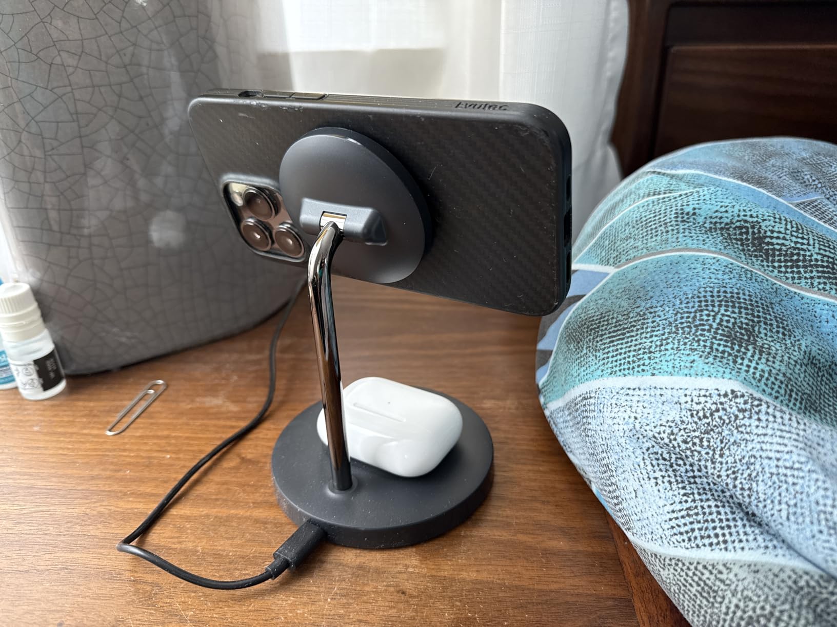 Anker MagGo 2-in-1 MagSafe Compatible Qi2 15W Wireless Charging Stand | Qi2 Certified, Fast Charging, Wireless Charger for iPhone 17, AirPods Pro, and More (Black, 40W Adapter Included) customer photo 2