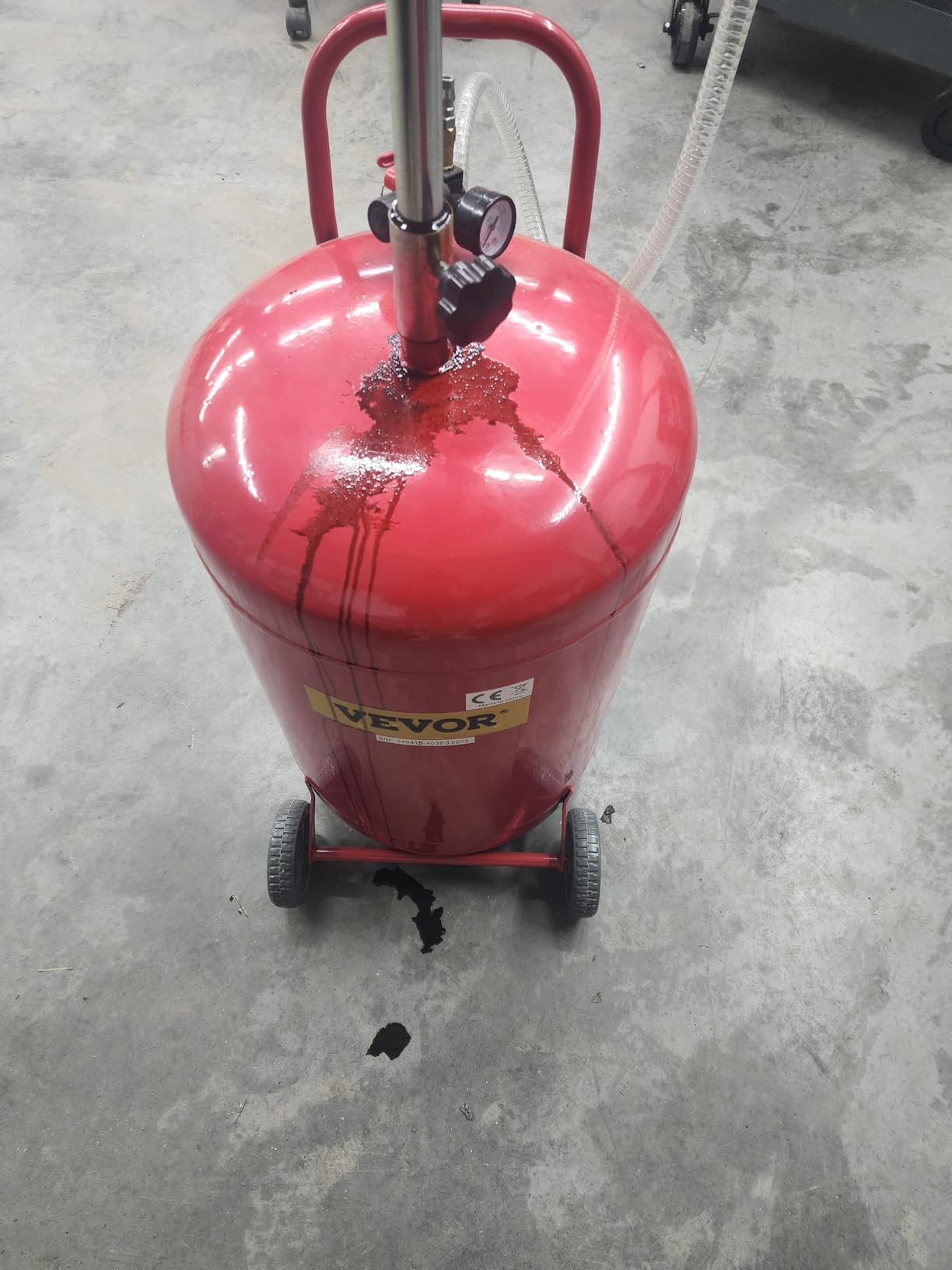 VEVOR Oil Drain Container, 20 Gallon Waste Oil Drain Tank, Portable Oil Lift Drain Pan Air Operated Drainer, Fluid Fuel Drainage Adjustable Funnel Height with Pressure Regulating Valve & Wheel customer photo 2