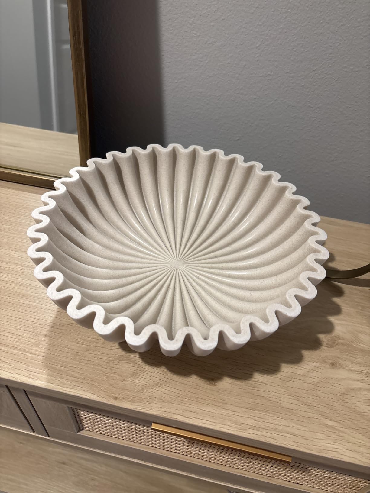 YMXYJM Large Decorative Bowl, Modern Handicraft Bowls for Home Decor, Fruit Bowl for Kitchen Counter, Ruffle Decor, Stylish Key Bowl for Entry Table, Artificial Stone Beige customer photo 1