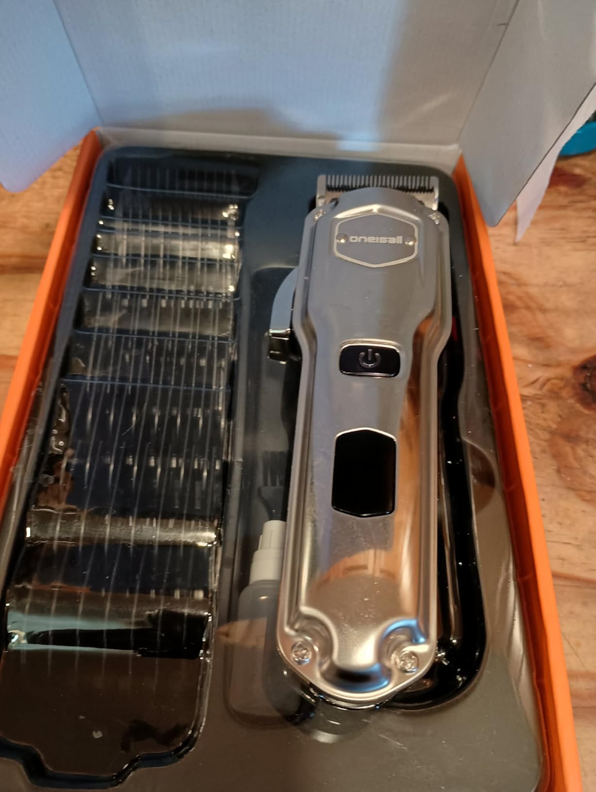 oneisall Professional Dog Grooming Clippers for Thick Hair | 4 Metal Combs,Stainless Steel Blades,Rechargeable Cordless,Low Noise,4H Runtime,IPX7 Waterproof,LED Display,676PRO customer photo 1