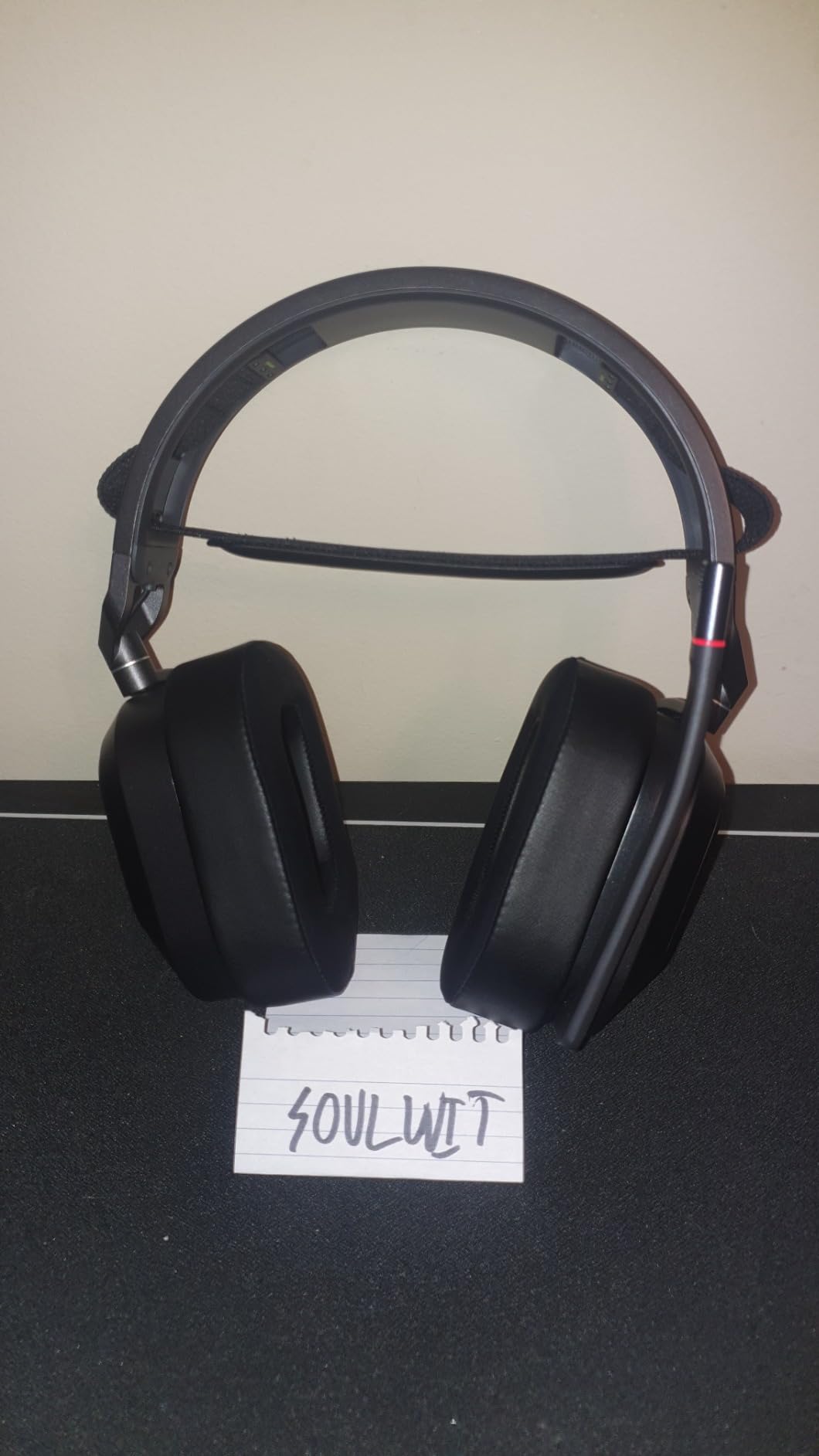Corsair HS80 MAX Wireless Multiplatform Gaming Headset with Bluetooth - Dolby Atmos - Steel Gray customer photo 1
