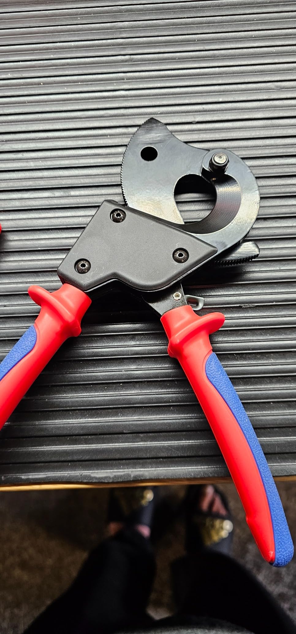HKS Ratchet Cable Wire Cutter Heavy Duty for Cutting Electrical Aluminum Copper and Multi-core Cables up to 300mm² (AWG 600MCM) customer photo 1