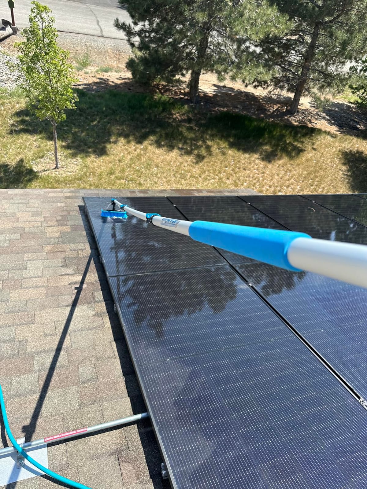 IGADPole 28 FT Water-Fed Washing Kit with Soap-Dispenser, Brush, 10 inch Squeegee & Cobweb Duster for Windows, Gutters, Solar Panels & Exterior Walls customer photo 1