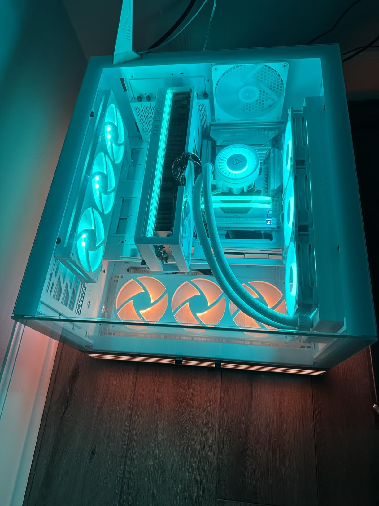 be quiet! Light Base 900 DX Black PC Case, Fully Windowed Front and Side | Dual Chamber, ARGB LED Strip, Mid Tower Gaming, Inverted and Horizontal Layout Customizable, E-ATX Motherboard Compatible customer photo 2