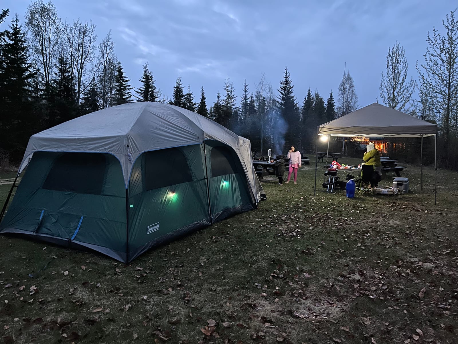 Coleman Skylodge Camping Tent with Rainfly & Screened Porch, XL Weatherproof Family Tent Fits 4 Queen-Sized Airbeds, Color-Coded Poles & Sleeves, Made of PFAS-Free Materials customer photo 1