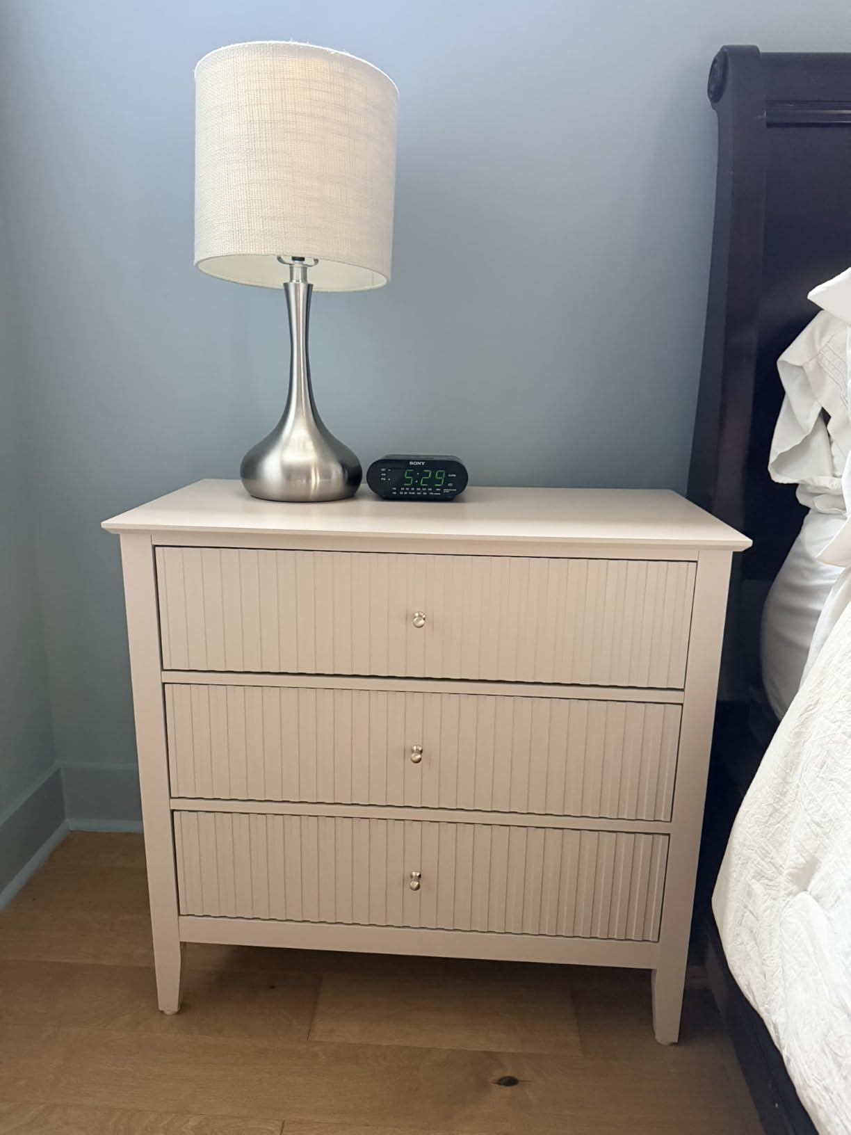RoyalCraft Fluted 3 Drawer Dresser, 32 inch Wide Dresser Nightstand for Bedroom, Modern Wood Chest of Drawers, Large Painted Nightstand with 3 Drawers for Closet, Hallway, Entryway, Dark Green customer photo 1