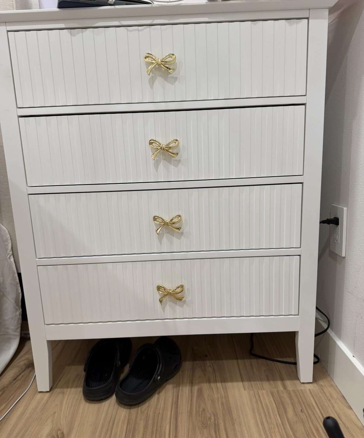 RoyalCraft Fluted 3 Drawer Dresser, 32 inch Wide Dresser Nightstand for Bedroom, Modern Wood Chest of Drawers, Large Painted Nightstand with 3 Drawers for Closet, Hallway, Entryway, Dark Green customer photo 2