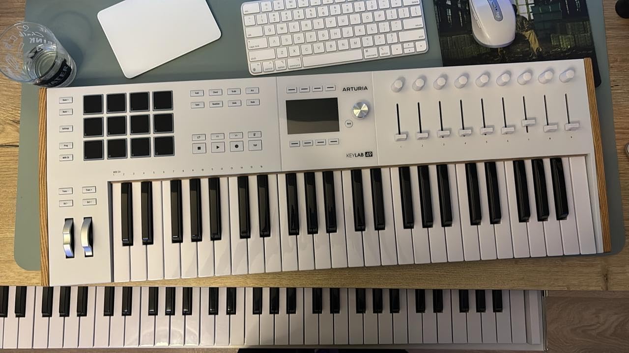 Arturia KeyLab mk3 USB MIDI Keyboard Controller, 61 Key - White, with aftertouch, 12 pressure-sensitive pads, 9 encoders customer photo 1