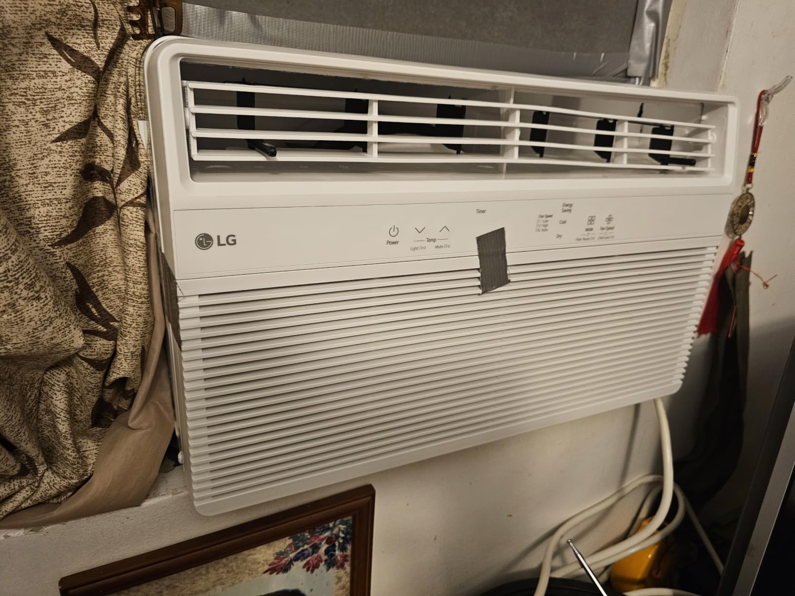LG 8,000 BTU Window Air Conditioner with Dehumidifier, 115V, Window AC for Medium Rooms up to 350 Sq. Ft. (25' x 14'), Window Unit AC with Remote Control, 3 Speeds, Auto-Restart, 24-Hour Timer, White customer photo 2