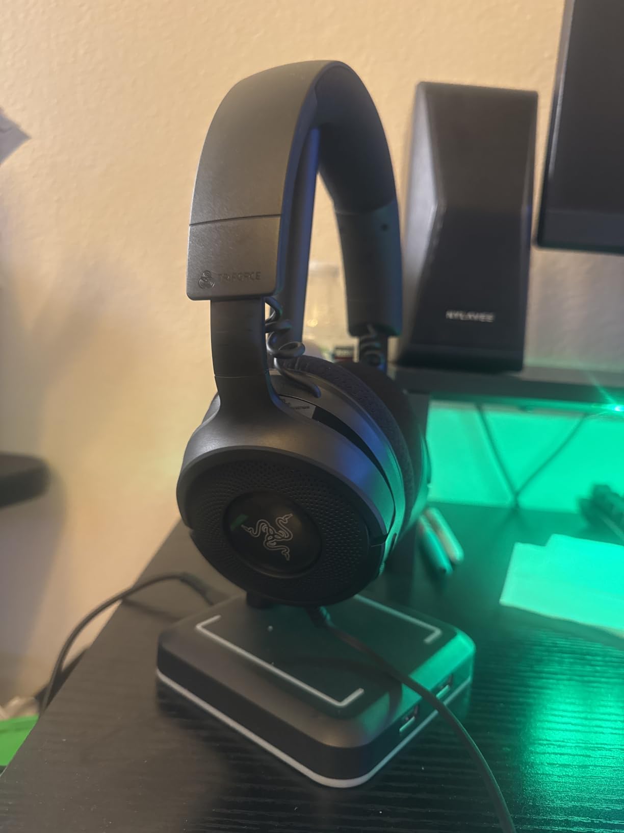 Razer Kraken V4 X Wired USB-C & Type A Gaming Headset, Black | Cardioid Mic, Memory Foam Cushions, Chroma RGB Lighting, For PC, Mac, PS5, Nintendo Switch 2 customer photo 2