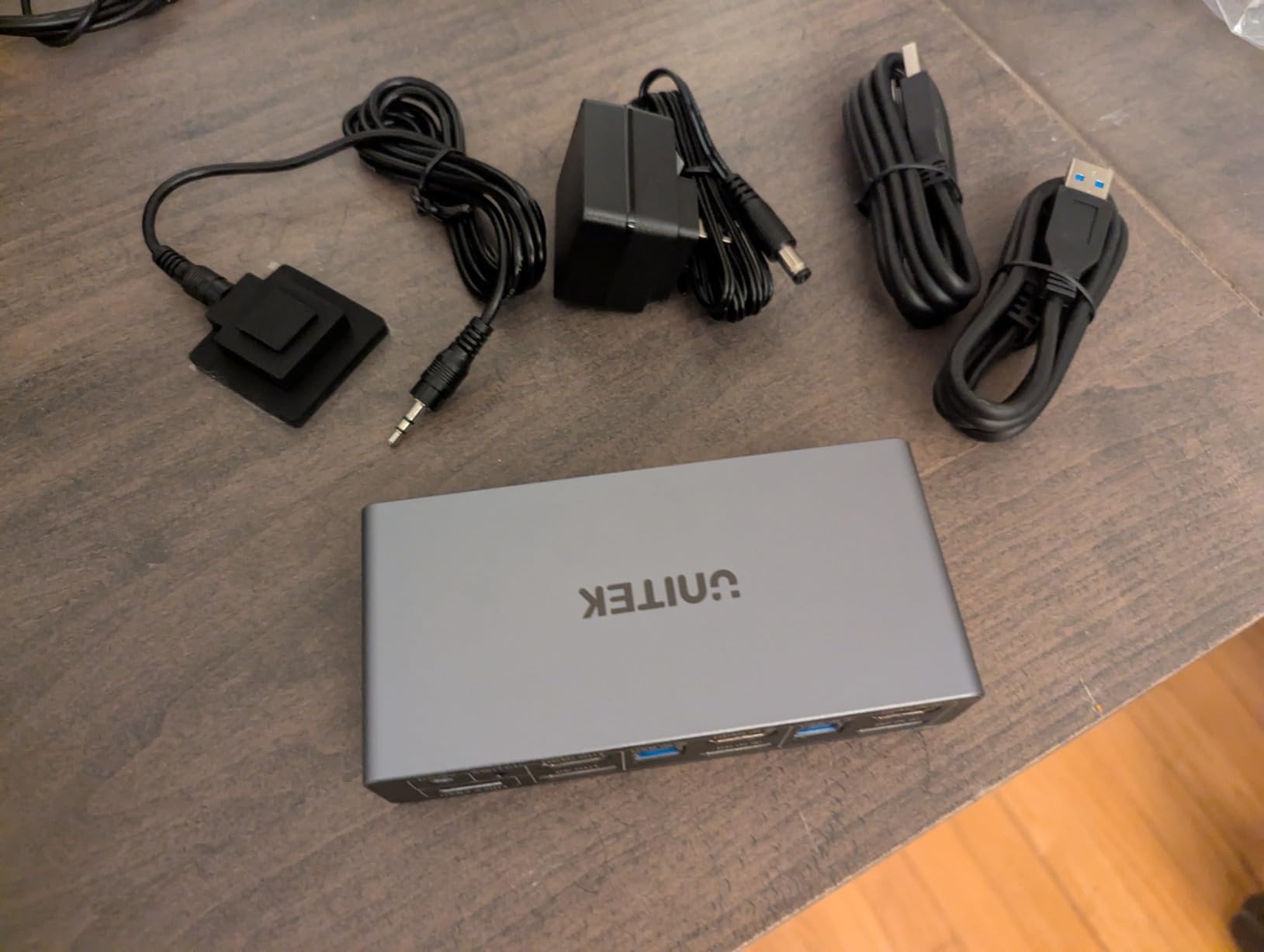 Unitek KVM Switch 2 Monitors 2 Computers HDMI Displayport Dual Monitor 2 PC | 4K@60Hz KVM Switcher 3 USB Ports for Keyboard Mouse Hard Drives Mic Headphone Jack, DC 5V Power Delivery Controller, Aluminum customer photo 2