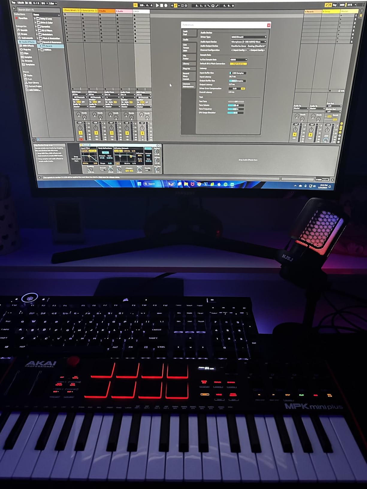 Akai Professional MPK Mini Plus 37-Key USB MIDI Keyboard Controller, White | Velocity-Sensitive Mini Keys, 8 MPC Pads, 64 Step Sequencer, MIDI/CV/Gate I/O, Software Suite Included, for Beat Makers customer photo 1