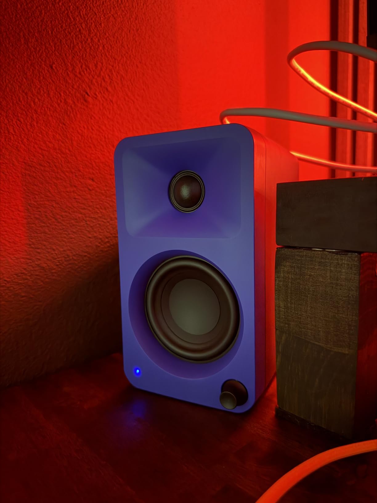 Kanto ORAMW 100W Powered Reference Desktop Computer Speakers with Bluetooth 5.0 and USB-C Input | Bi-Amplified | 100 Hz Automatic Crossover | Reference Quality Sound | Pair | White customer photo 1