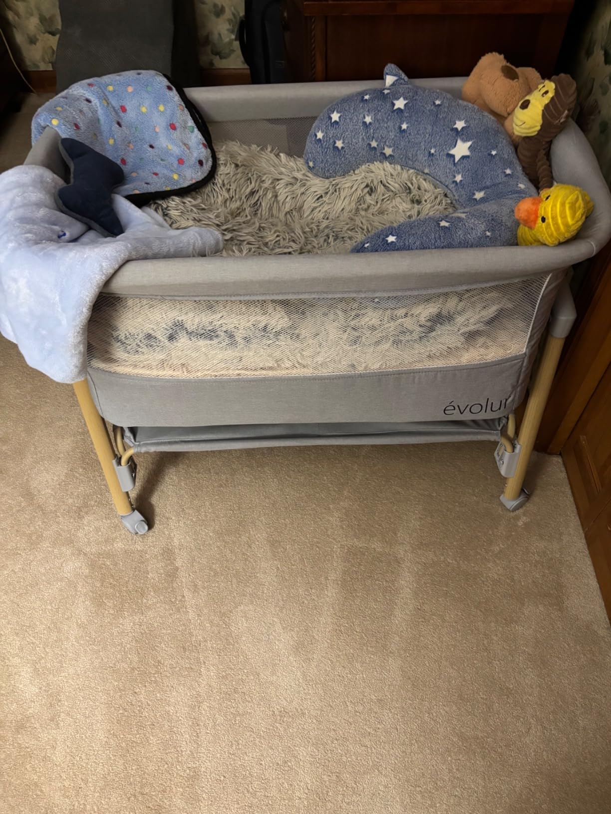 Evolur Lullaby Portable Bassinet with Wheels, Adjustable Bedside Sleeper, Breathable Mesh Sides, Large Storage Basket, Easy Fold, and Travel Bag Included - Light Gray customer photo 2