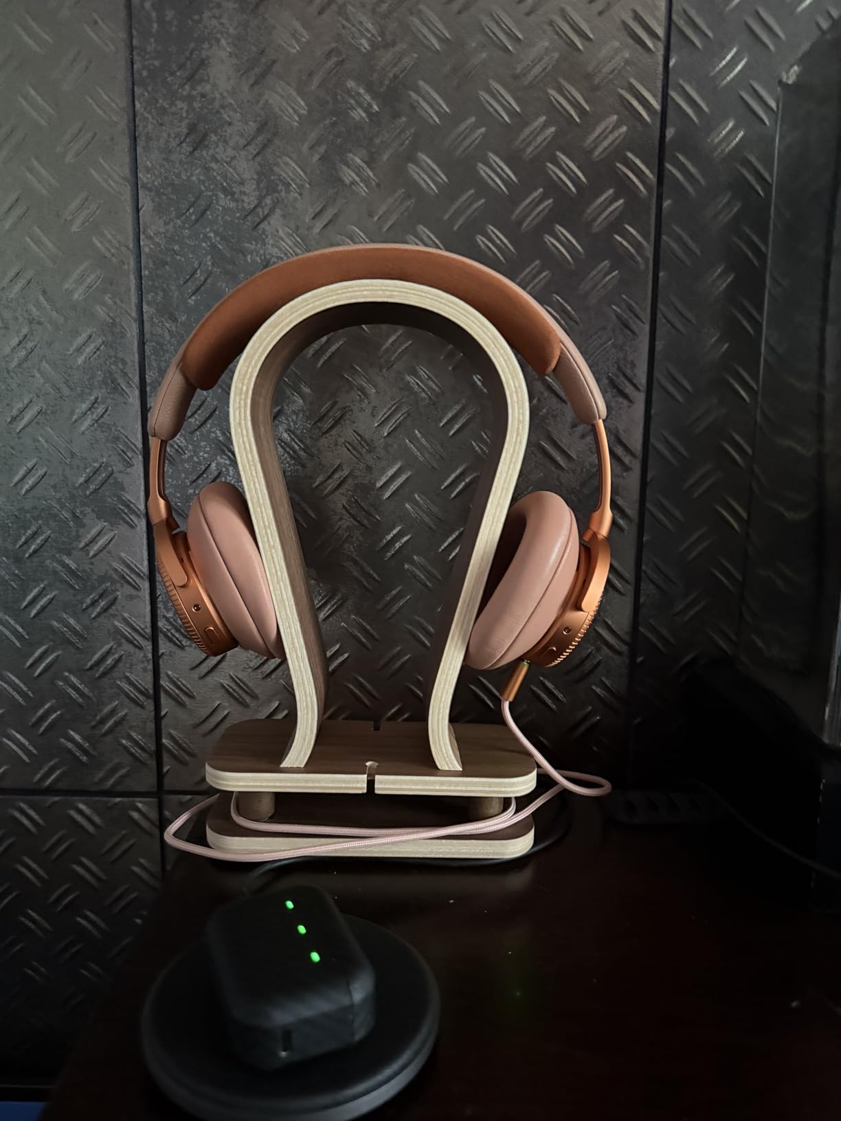 Beoplay H100 Premium Wireless Active Noise Cancelling Over-Ear Headphones with Protective Carrying Case, Hourglass Sand customer photo 2