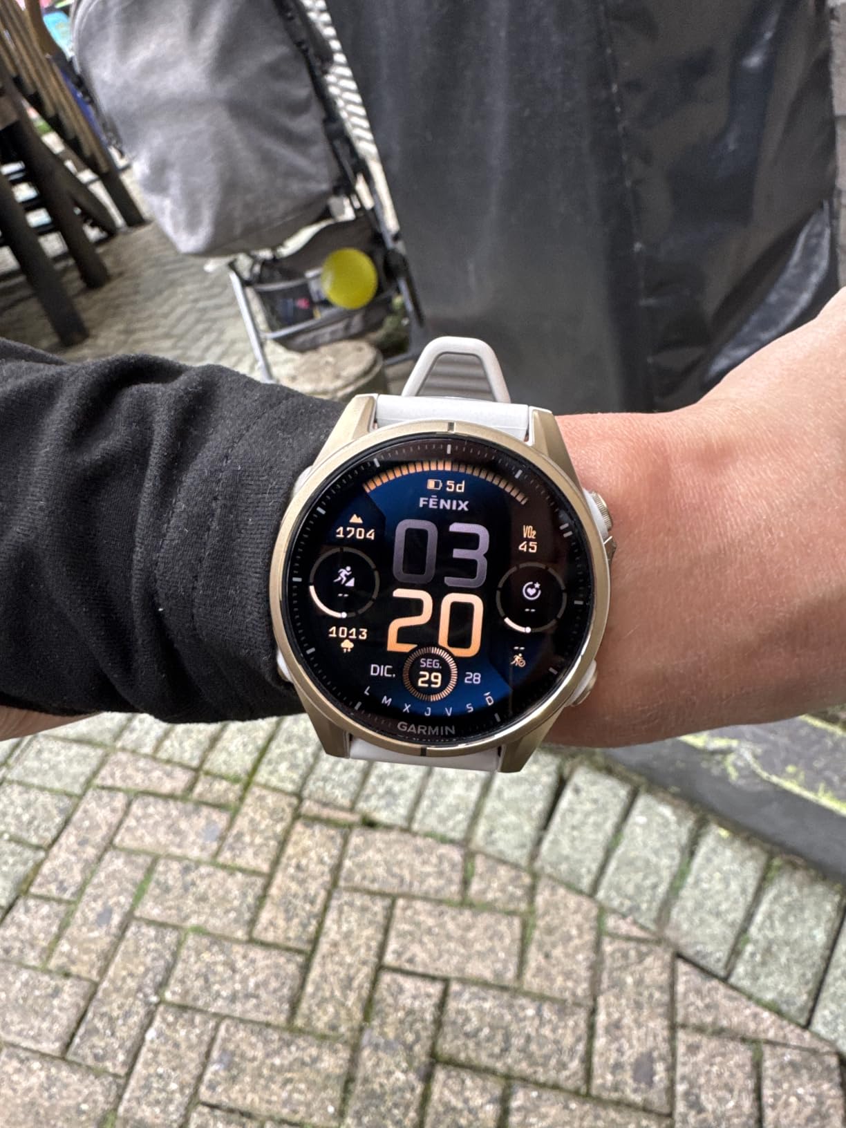Garmin fēnix 8, Sapphire, 43mm, Fog Gray/Dark Sandstone | Premium Multisport Smartwatch, AMOLED Display, GPS, Built-In Flashlight, Dive-Rated, Built-In Speakers & Mic customer photo 1