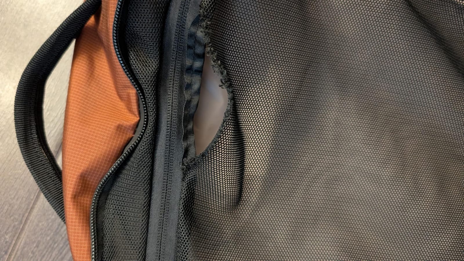 Peak Design Lite Travel Pack 30L - Carry-On Backpack for International Travelers with Laptop Pocket, Interior Packing Cells and Tuck-Away Shoulder Straps, Ash customer photo 1