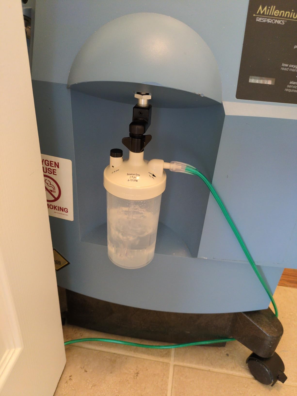 Oxygen Humidifier Bottle for Oxygen Concentrator | 1x Oxygen Humidifier Bottle, 1x Right Angle Bottle Elbow and 1x 12'' Adapter Tubing, 6 PSI Pressure Relief Valve customer photo 1