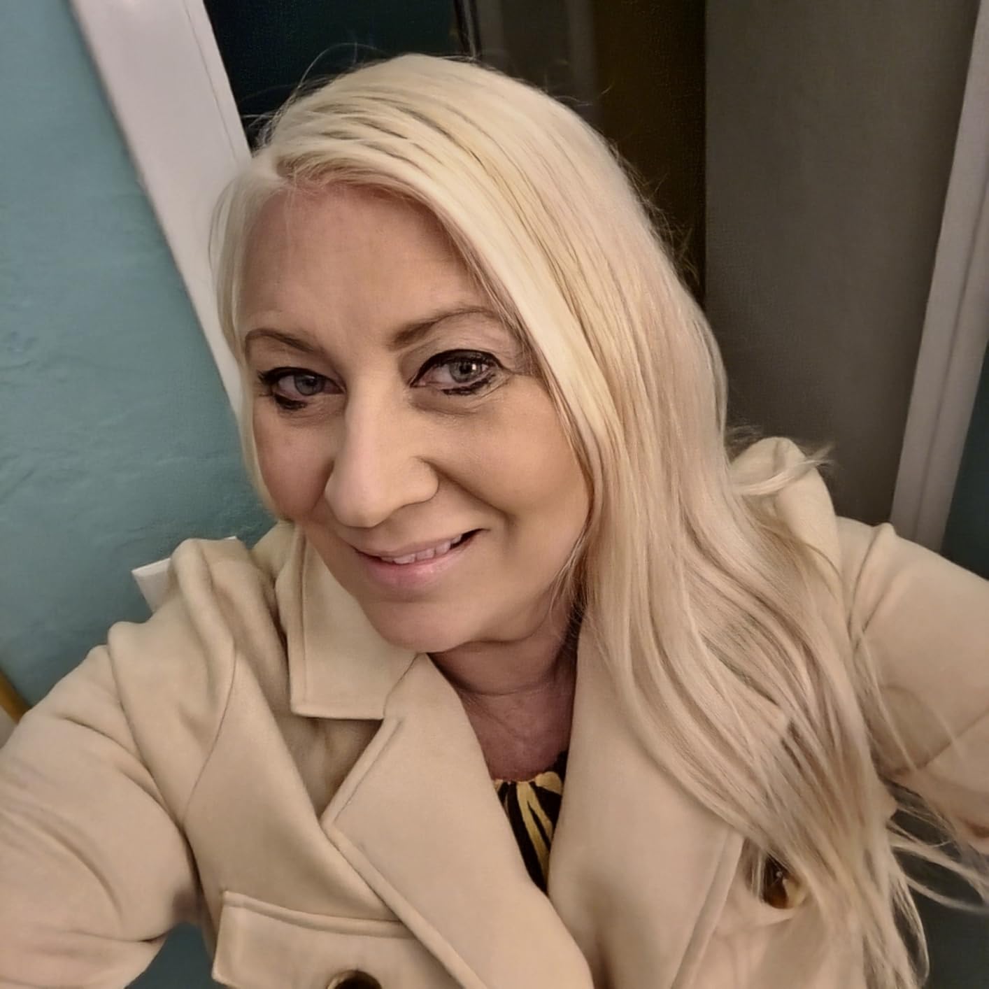 Drybar You Had Me at Blowout Kit | Refresh, Prime, Style, Texturize, and Finish Your Look with Essentials for Long-Lasting Blowouts with Extra Volume customer photo 1