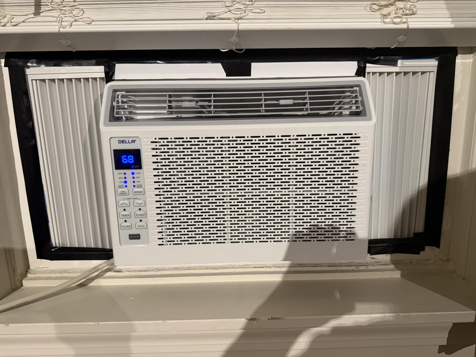 DELLA 12000 BTU Smart Window Air Conditioner, Works with Alexa and WiFi, Cools Up to 550 Sq. Ft, GEO Location, Energy Saving AC Unit with Smart Controls, Remote, Dehumidifier, Reusable Filter customer photo 1