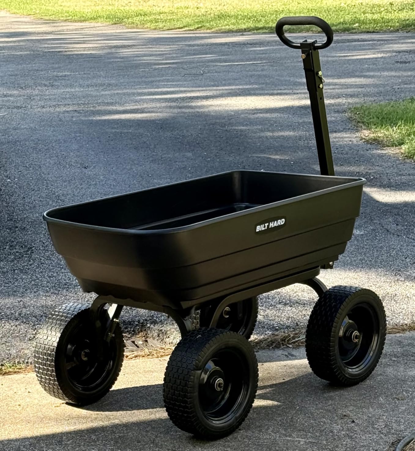 BILT HARD Poly Garden Dump Cart 600 lbs with No Flat Tires, Quick Release, 4 Cu Ft customer photo 1