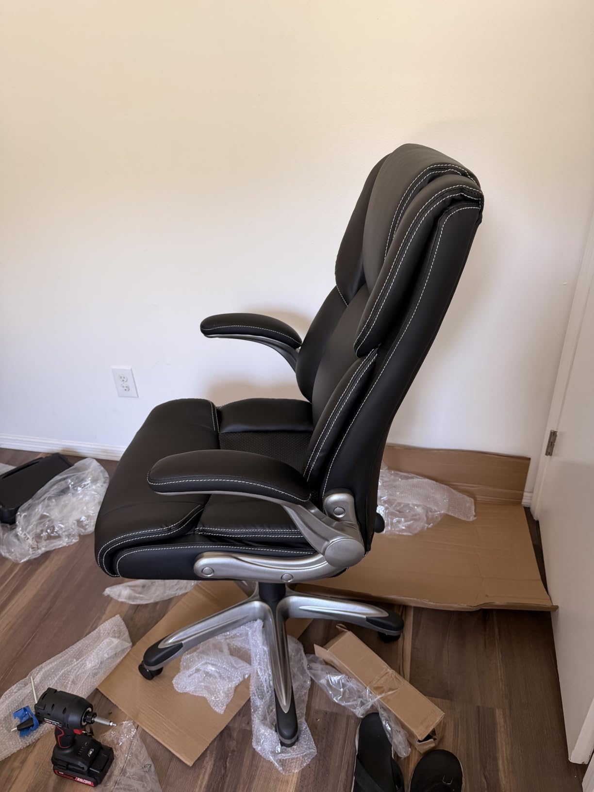 COLAMY Executive Office Ergonomic Chair with Thick Bonded Leather, Flip-up Armrests, High Back Adjustable Height and Tilt for Working, Study, Gaming customer photo 1