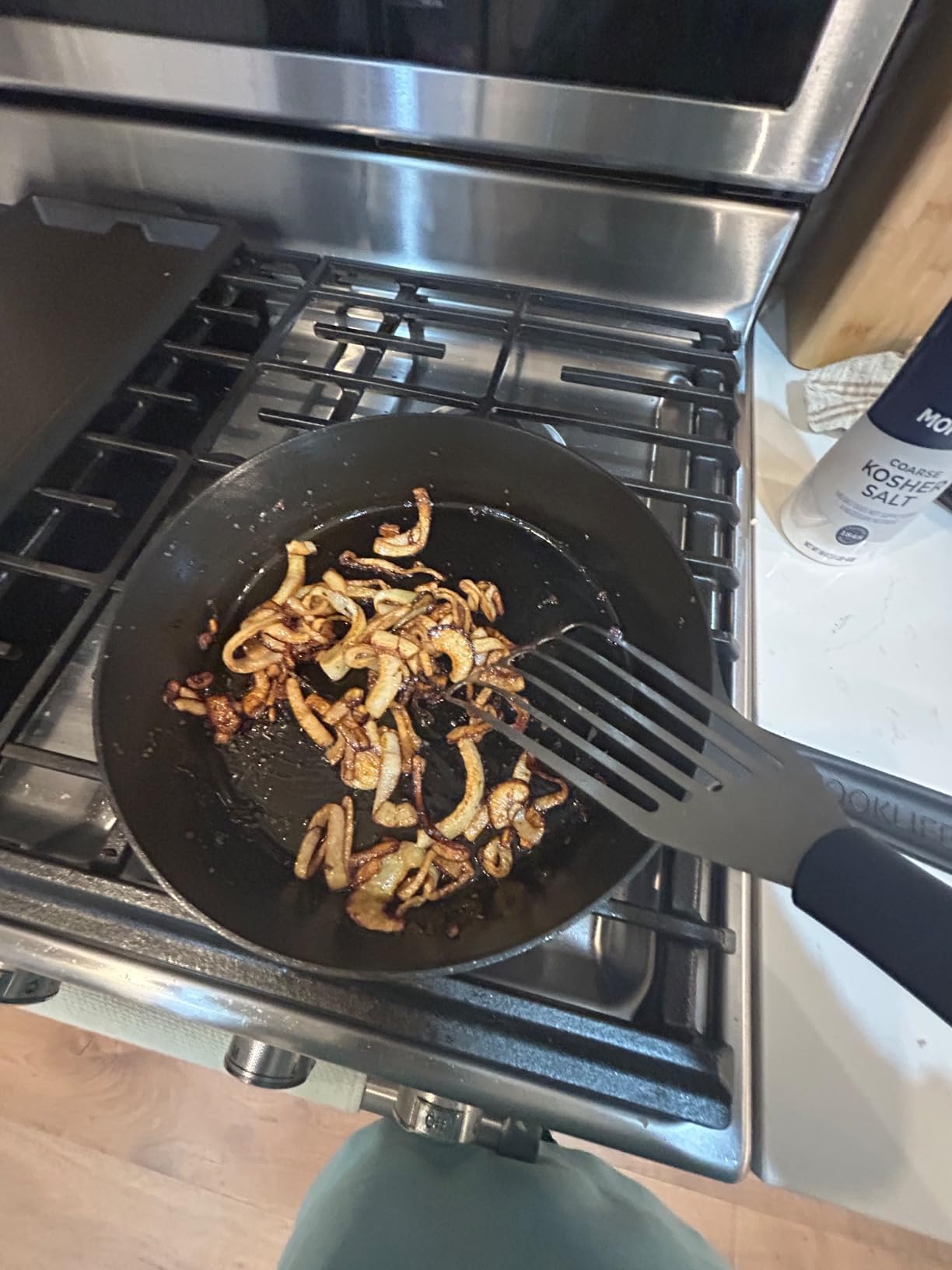 COOKLIFE 10 Inch Lightweight Pre-Seasoned Cast Iron Skillet, Smooth Fry Pan customer photo 2