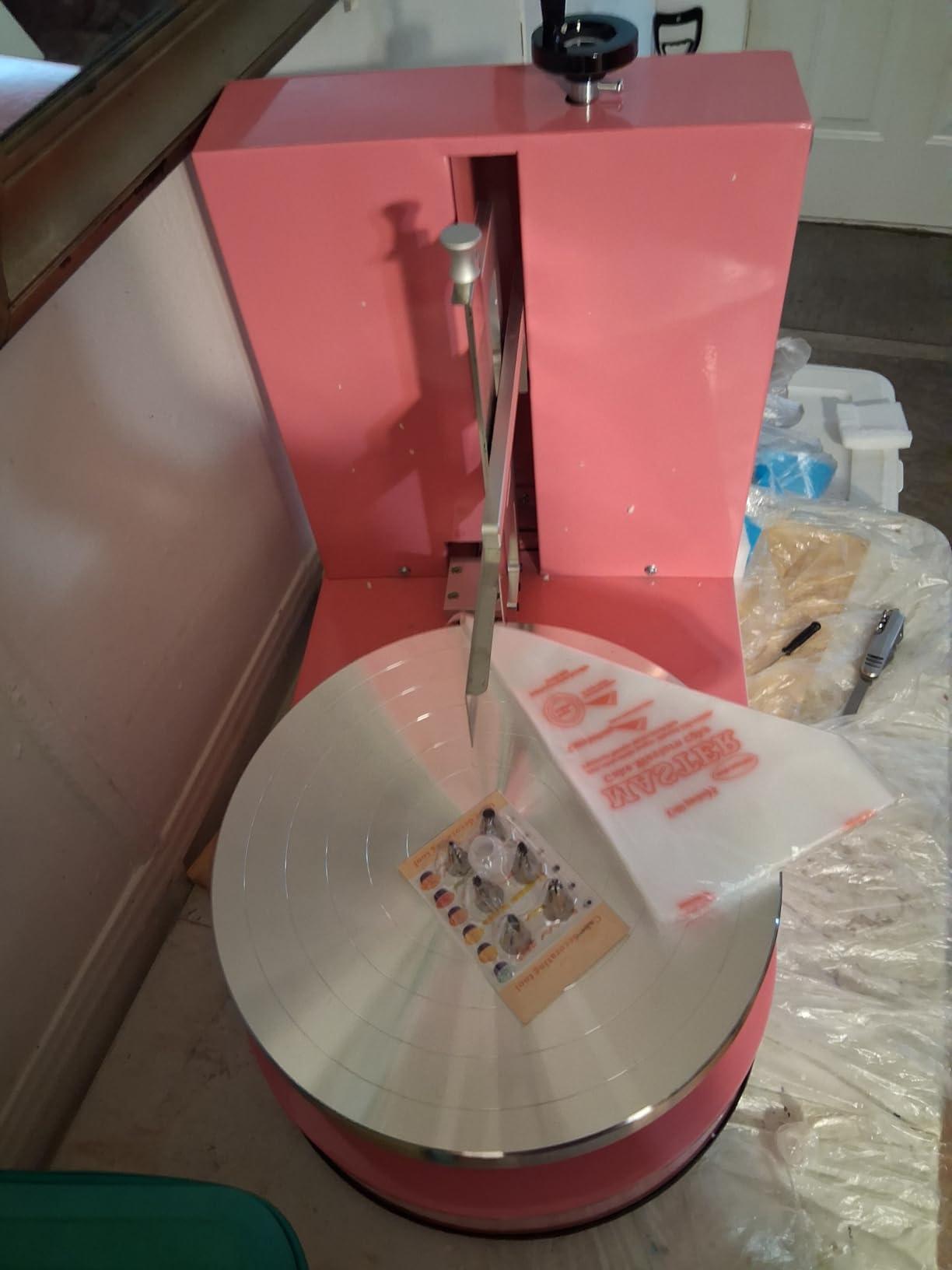 VEVOR Cake Decorating Machine, Cake Cream Spreading Coating Smearing Machine, Low Noise Cake Frosting Machine, Turntable with Adjustable Scraper, for 4