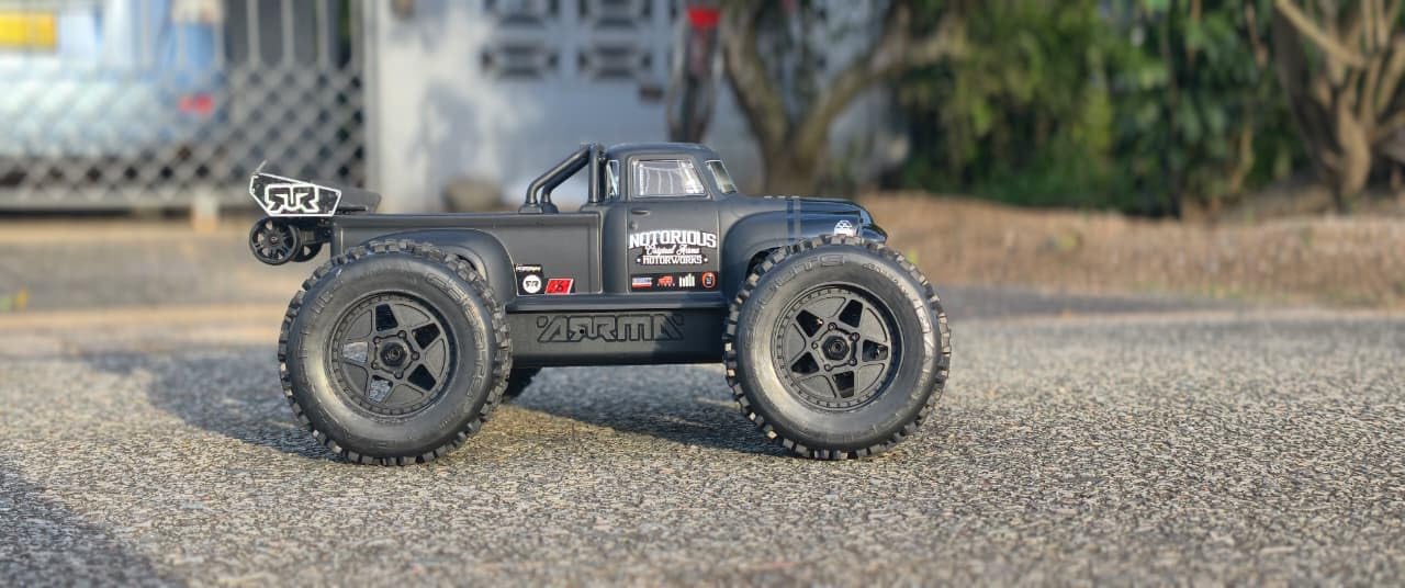 ARRMA RC Truck 1/8 Notorious 4X4 6S BLX BRUSHLESS V6 Stunt Truck RTR (Battery and Charger Not Included), (Blue), ARA8611V6T2 customer photo 1