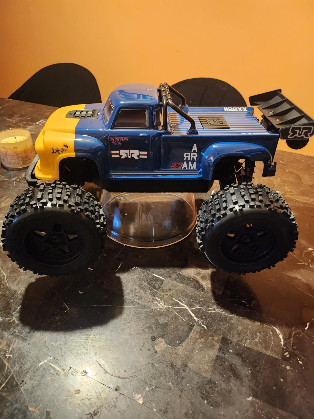 ARRMA RC Truck 1/8 Notorious 4X4 6S BLX BRUSHLESS V6 Stunt Truck RTR (Battery and Charger Not Included), (Blue), ARA8611V6T2 customer photo 2