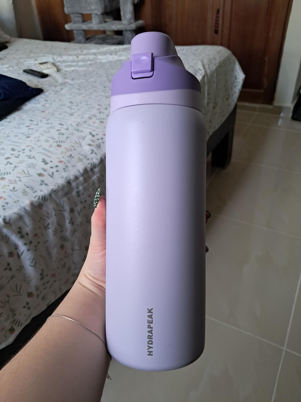 Hydrapeak Oasis 32oz Insulated Water Bottle with Locking Chug Lid & Handle, Leakproof Stainless Steel Travel Tumbler for Back to School, College Dorm, Gym & Everyday Hydration (Ivory) customer photo 1