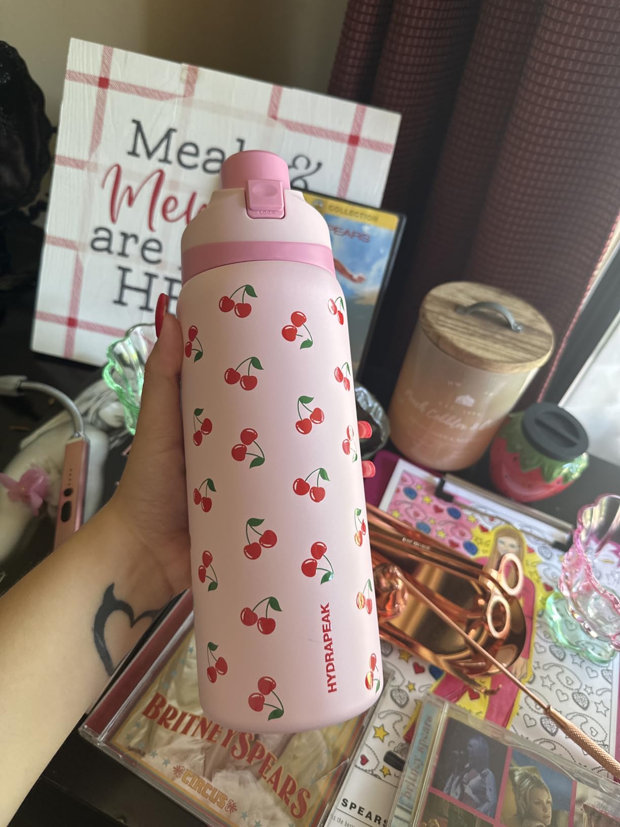 Hydrapeak Oasis 32oz Insulated Water Bottle with Locking Chug Lid & Handle, Leakproof Stainless Steel Travel Tumbler for Back to School, College Dorm, Gym & Everyday Hydration (Ivory) customer photo 2