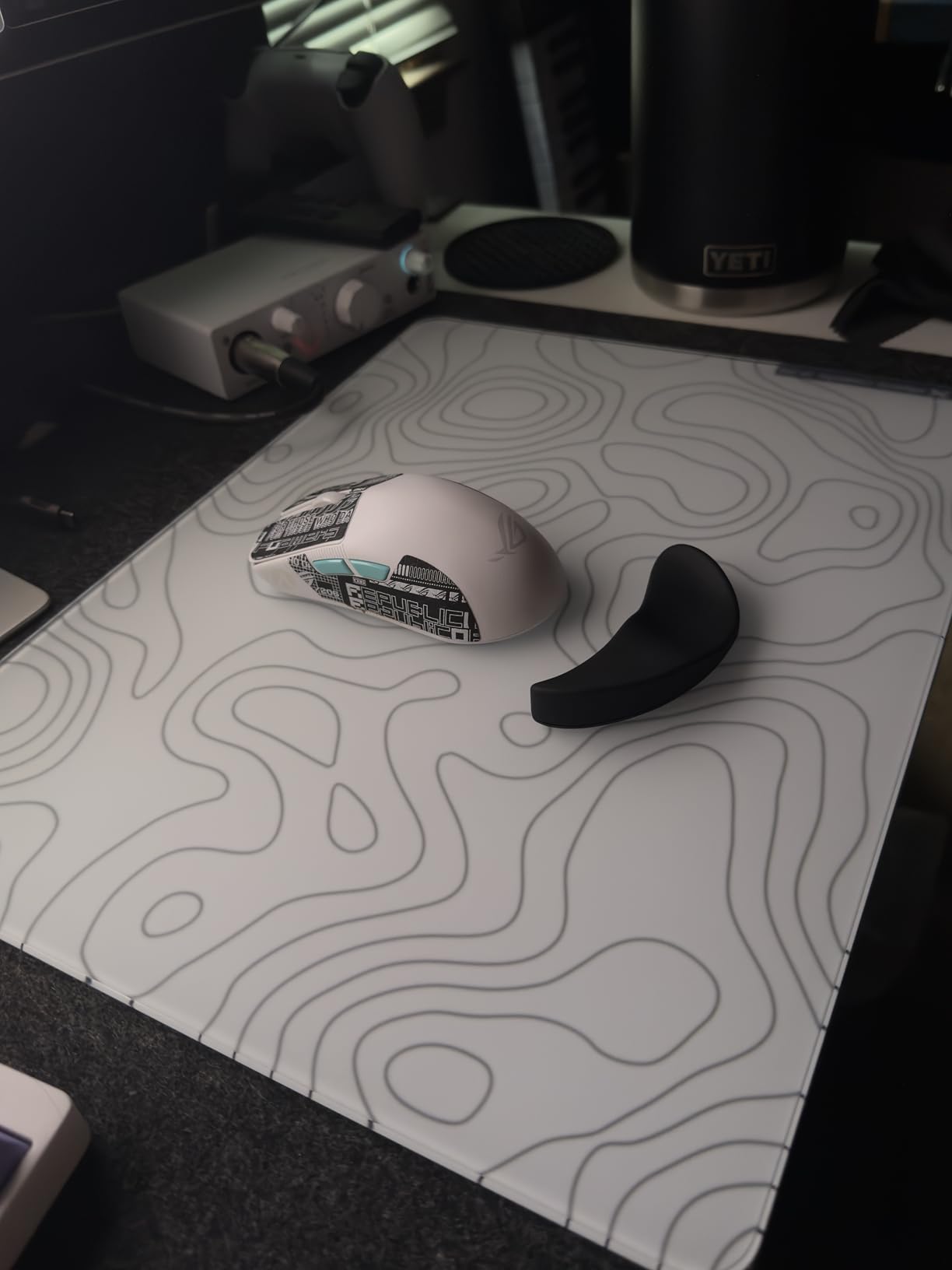 XVX Black Glass Mousepad 4.0, Hard Mouse Pad for Gaming, Ultra-Smooth Micro-Etched Surface Mouse Mat with Non-Slip Rubber Base(410mm*310mm) customer photo 1