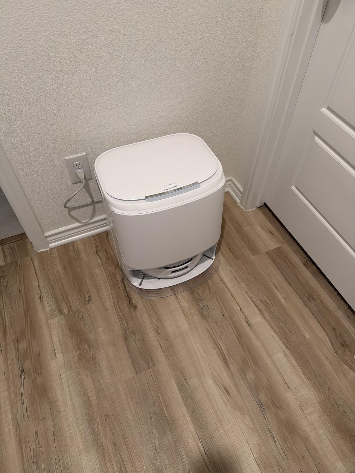 NARWAL Freo Z10 Robot Vacuum and Mop Combo, 15000Pa, Self Emptying customer photo 2