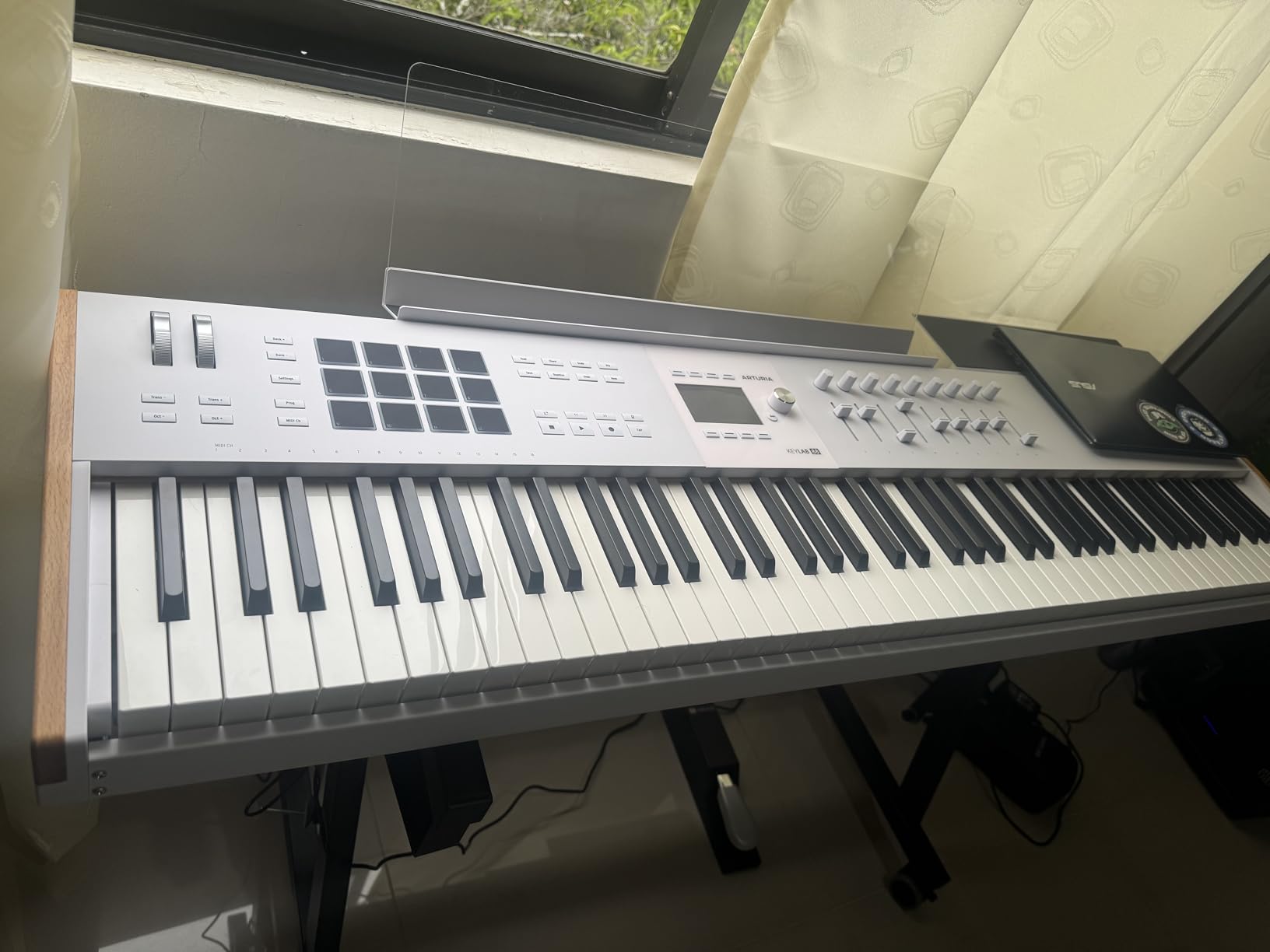 Arturia KeyLab 88 mk3 88-key Weighted Hammer-action Keyboard Controller - White customer photo 1