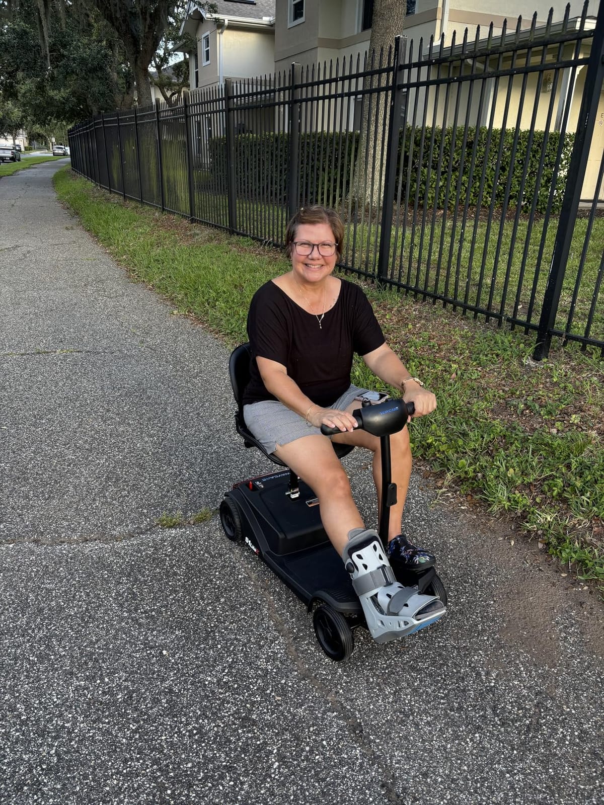 WAYCARE Mobility Scooter for Adults & Seniors, 330 lb 15-20 Mile Range Blue customer photo 2