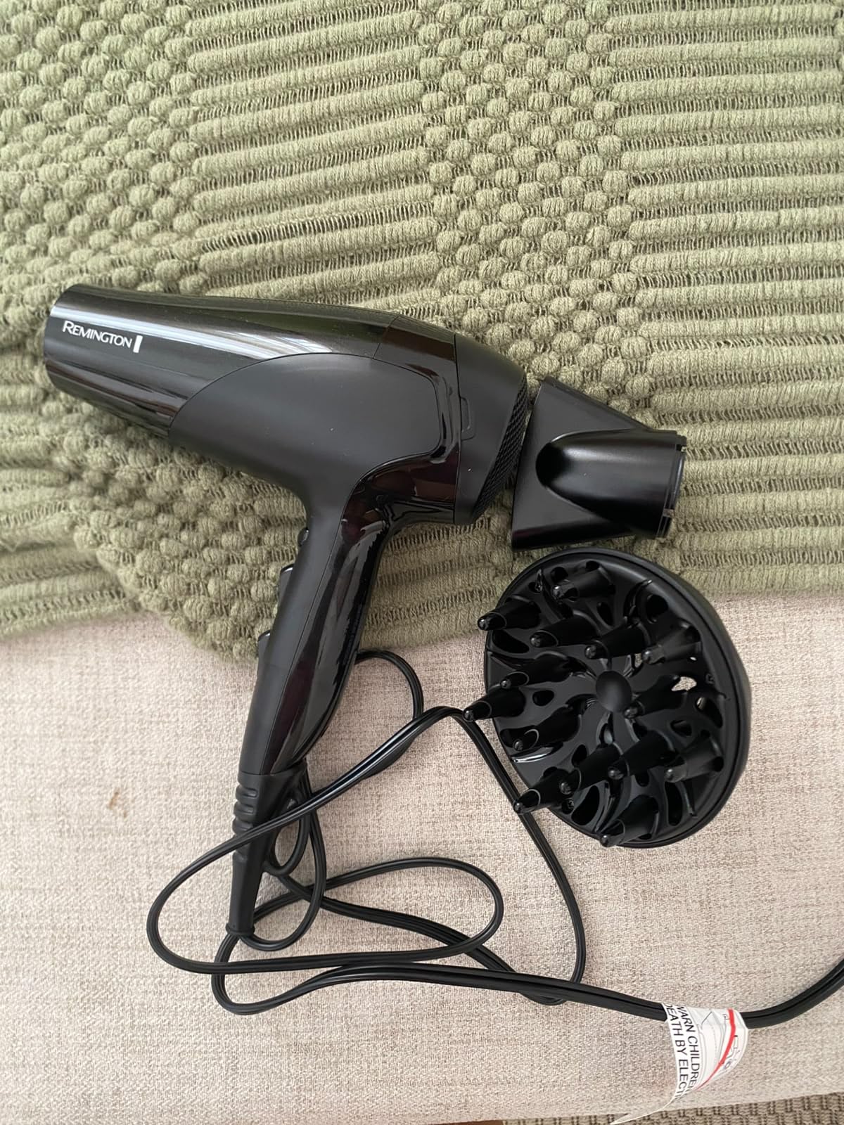 Remington Ionic Ceramic Hairdryer, 3 Heat Settings + Cool Shot, 2 Speeds, High Performance customer photo 1