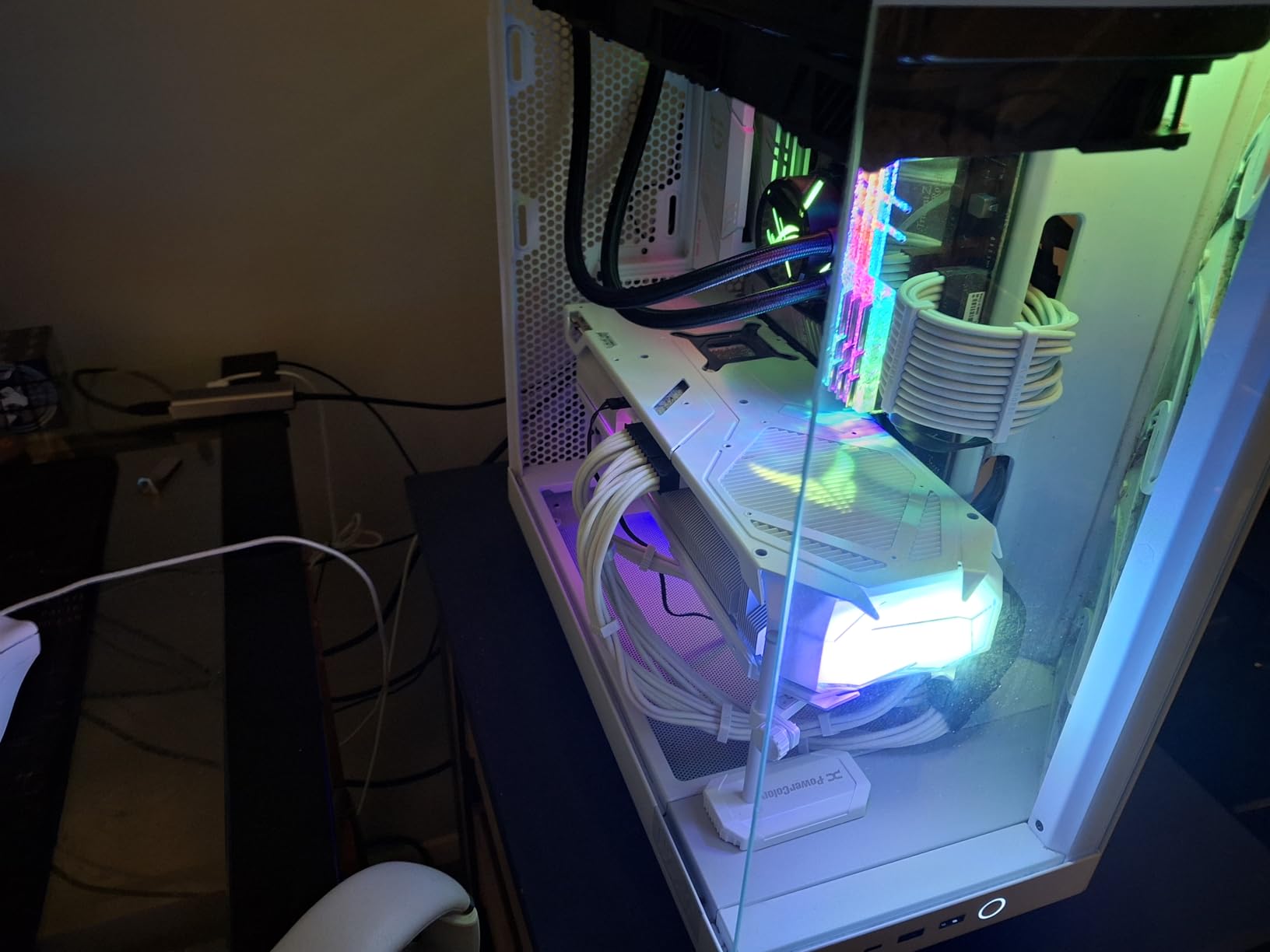 PowerColor Red Devil Spectral White AMD Radeon RX 9070 XT 16GB GDDR6 customer photo 2