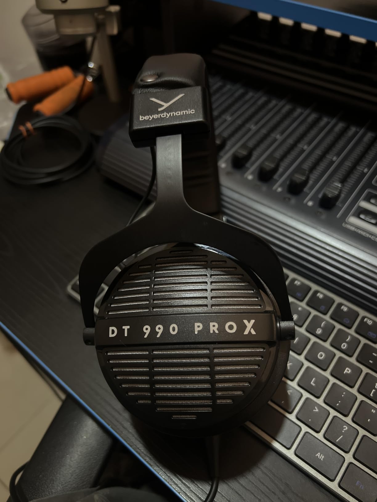 DT 990 Pro X 48 ohm Wired Over-Ear, Open Back Professional Recording Studio Monitor Headphones for Mixing, Editing, Critical Listening, DJ Stereo Headsets, Made in Germany, Black w/Gray customer photo 2