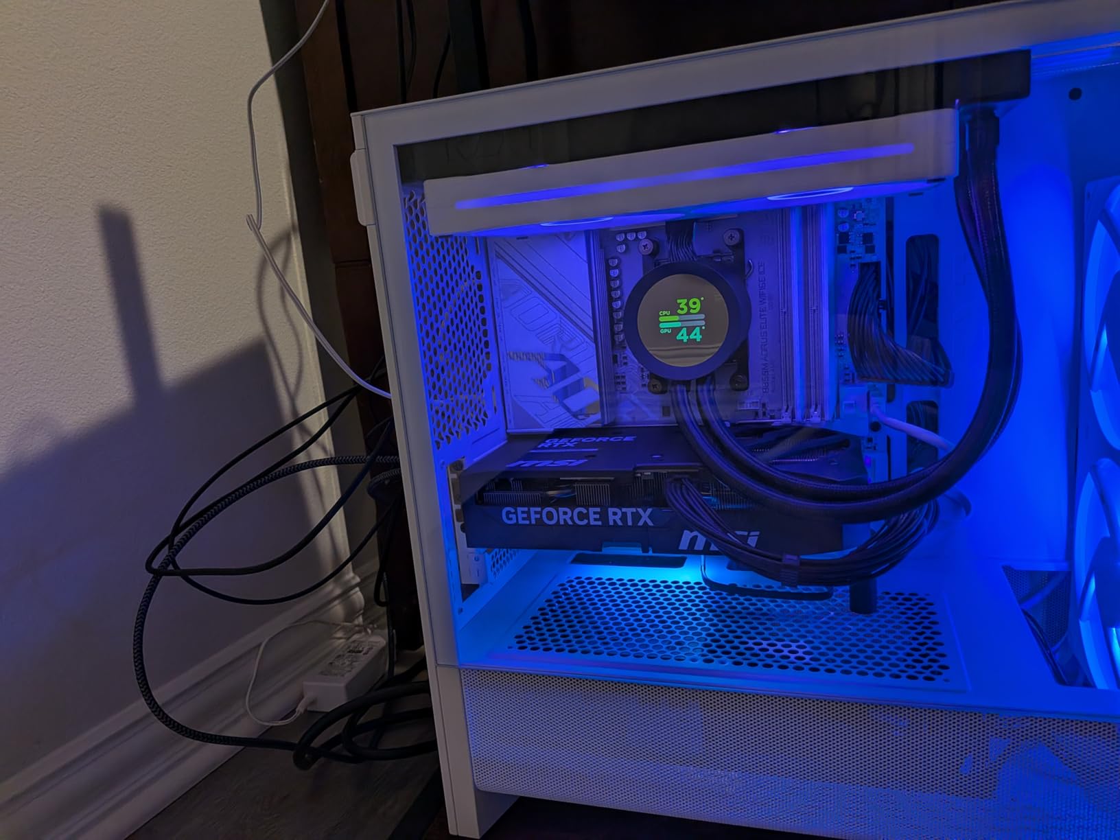 Kraken Plus 280-280mm AIO CPU Cooler, LCD - Black | 280mm AIO with customizable LCD and Turbine pump for improved thermals. F140P fans, simple install, CAM control. customer photo 1