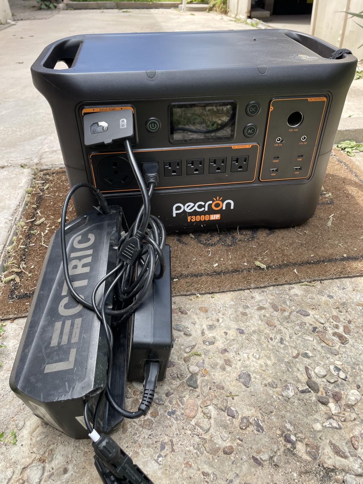 Pecron Portable Power Station F3000LFP, 3072Wh Solar Generator, 3600W LiFePO4 Battery Home Backup, Fast Charging Power Station Expand Capacity to 10752Wh customer photo 2