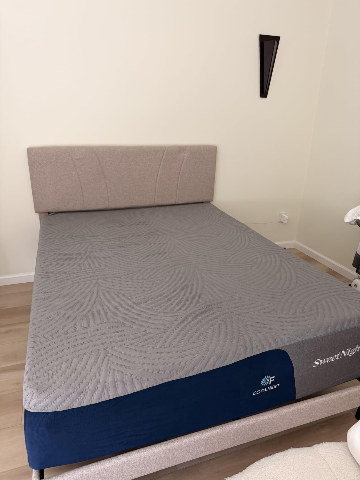 Sweetnight CoolNest 16 Inch Queen Size Mattress, Cool Memory Foam Mattress | Cool Night Sleep, 5-Zone Ergo Support for Pressure Relief, Enhanced Breathability, Medium Feel, CertiPUR-US Certified customer photo 2