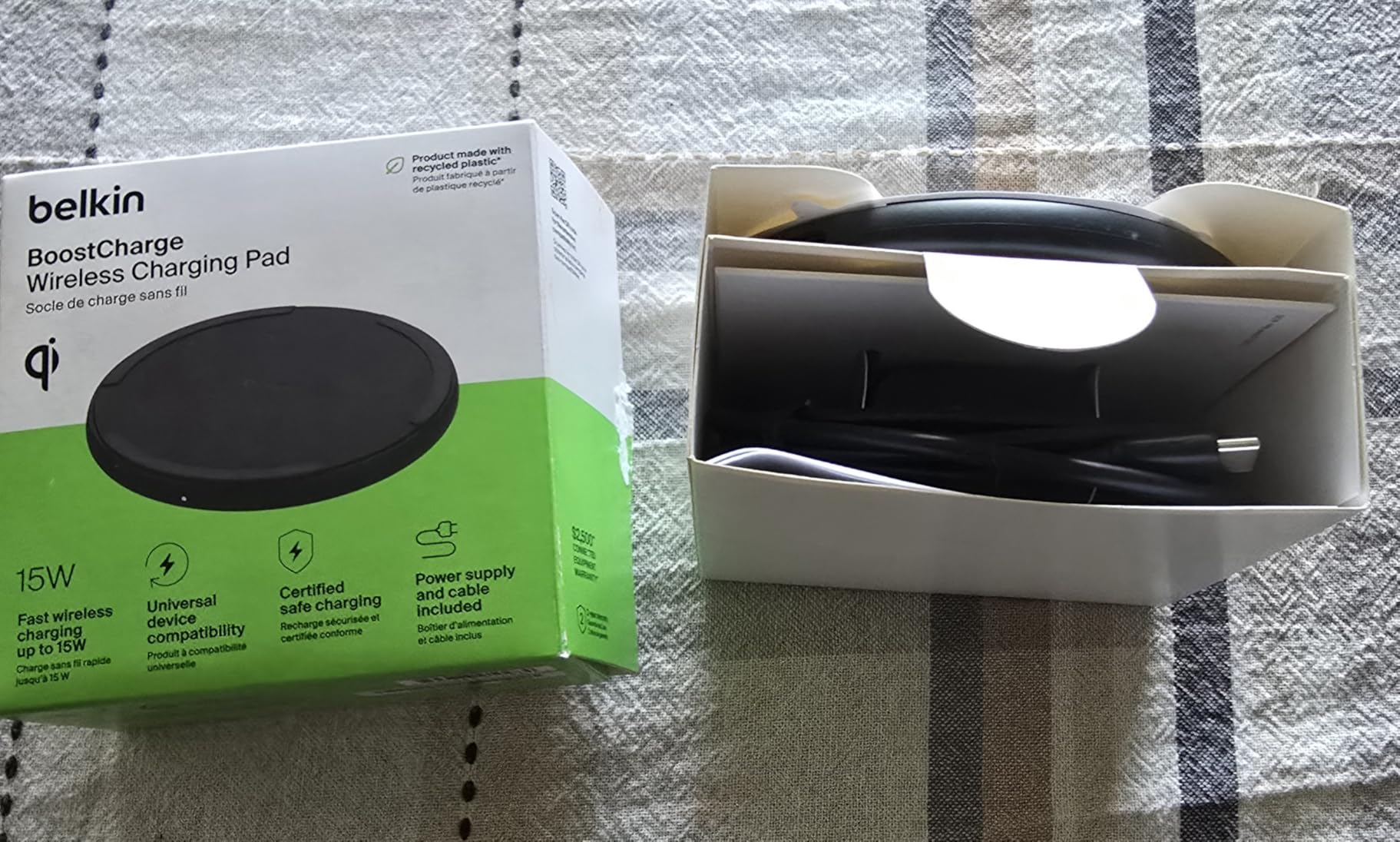 Belkin 15W Wireless Charging Pad, Qi Charger with Power Adapter | iPhone 16/15/14, AirPods, Samsung Galaxy S25/S24, Pixel 10 compatible, power adapter and cable included customer photo 2