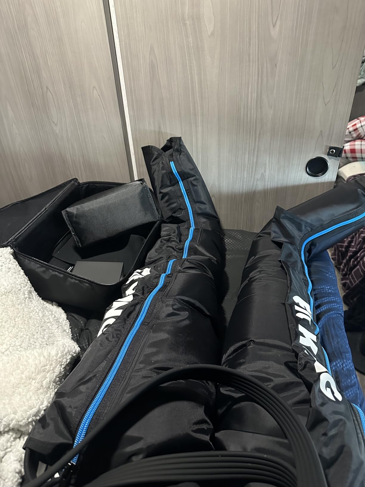 Fit King Air Compression Recovery System, Cordless 5-Zone Leg Massager | Recovery Boots with 5 Chambers, Customized Zone Massage Optional, FSA-HSA (Medium) customer photo 1