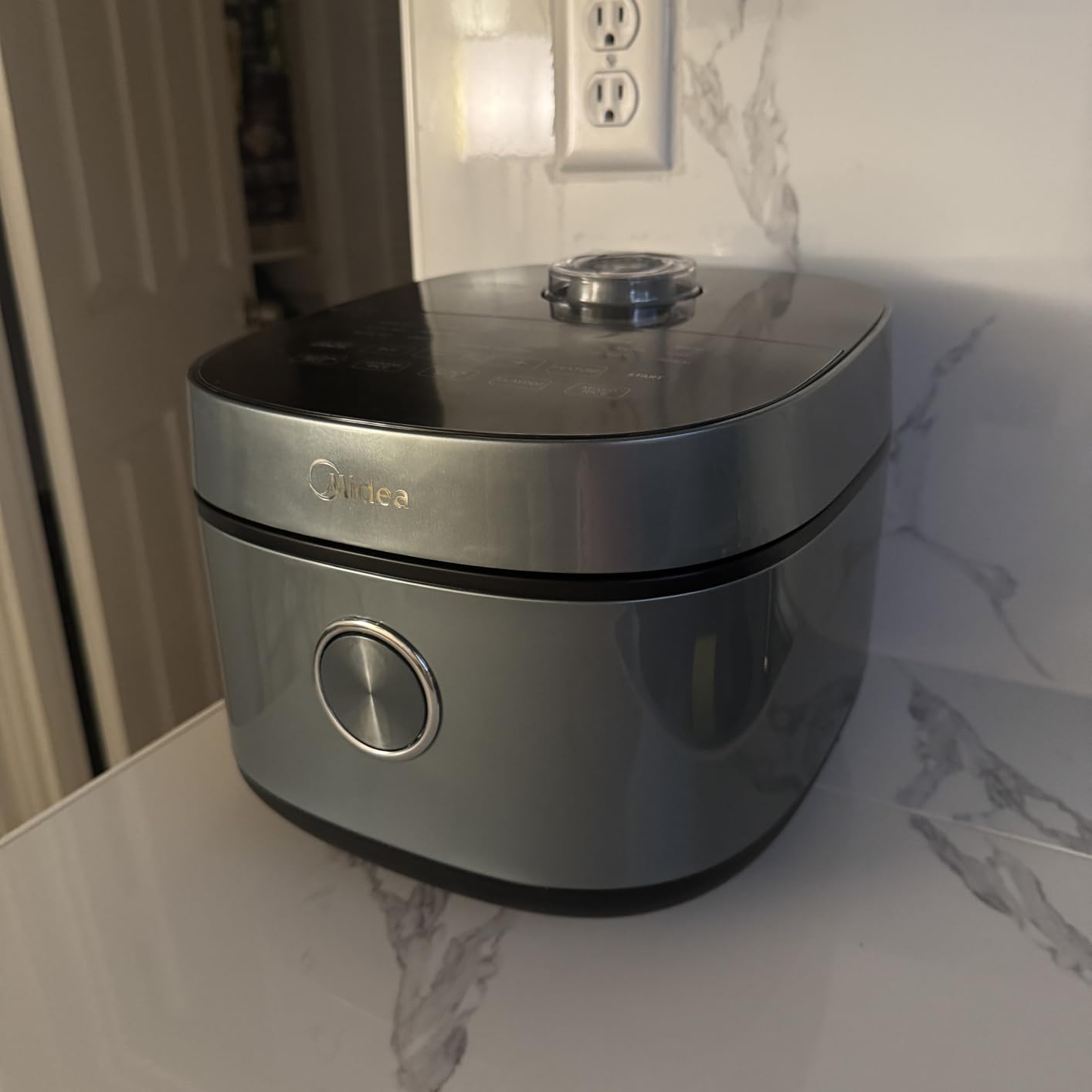 Midea 8 Cups Uncooked Rice Cooker, Non-stick Ceramic Rice Cooker with Celadon Coated Inner Pot, 15 Smart Cooking Programs, 4L, MRD401T2BMB customer photo 1