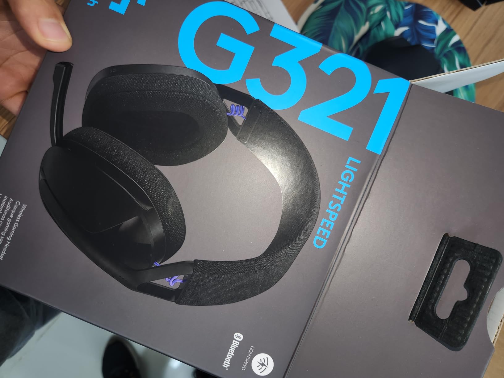 Logitech G321 Lightspeed Wireless Bluetooth Gaming Headset, Dynamic Comfort and fit, 16 kHz Boom mic, 20+ hrs Battery, PC, PS4, PS5, Nintendo Switch, Mobile - Black customer photo 1